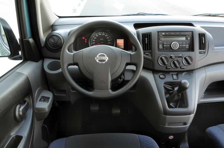  Nissan NV200 2009 года  (фото 44 из 108)